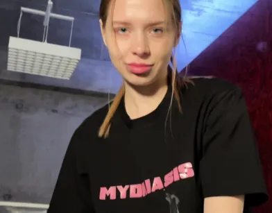 В последний раз трахнул в ротик девушку-изменщицу, а потом выгнал из дома