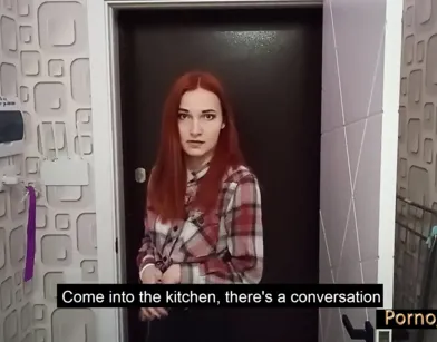 Шаловливая русская телка платит рабочей жопой за долги мужа