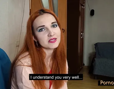 Рыжая русская женщина приехала на вызов к одинокому мужчине