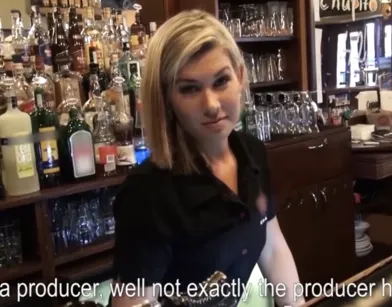 Развел на секс одинокую официантку