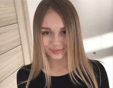 Симпатичная русская няшка-милашка устроила дикие скачки на члене у друга