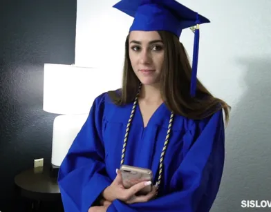 Сводная сестра закончила универ и теперь трахается на всю катушку