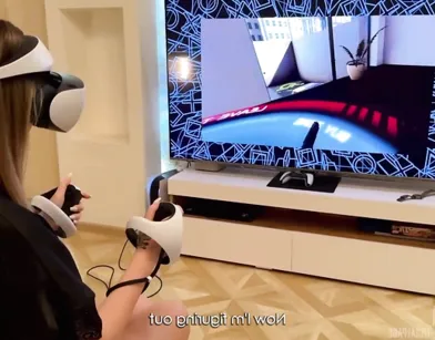 Как русская мачеха трахнулась в шлеме виртуальной реальности