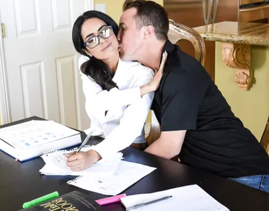 Как ему удалось уговорить такую скромную подругу на такой сочный секс?