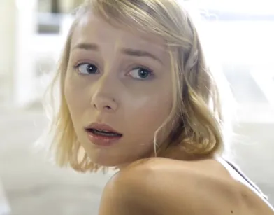 Красивый и сочный секс с молодой блондинкой с кремпаем