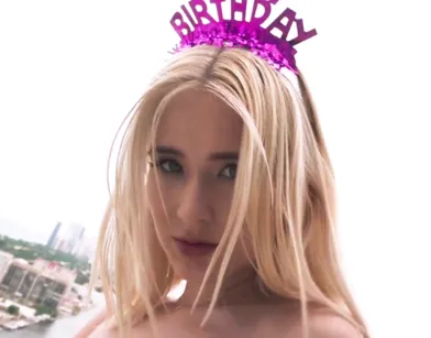 Получила на День рождения незабываемый секс с оргазом