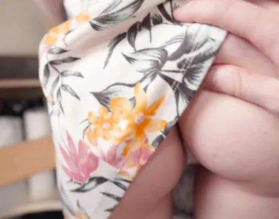 Сосед хочет секса и пристает