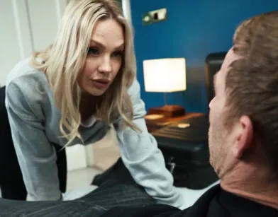 Довел милфу до оргазма своим большим членом, как она и хотела!