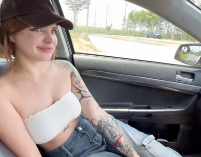 Не только отполировала машину, но и потрахалась с машиной